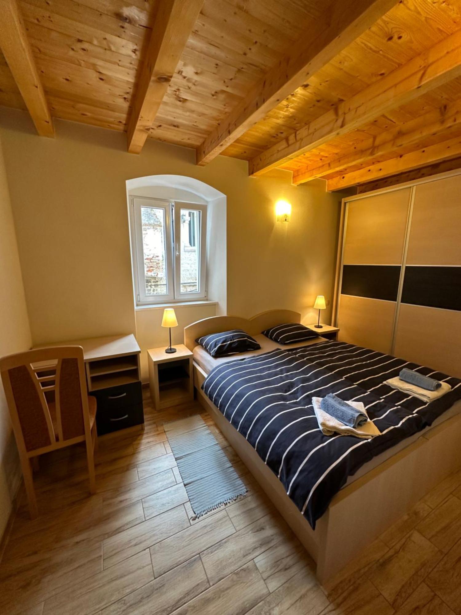 Old Town Apartments Trogir - Free Parking ภายนอก รูปภาพ