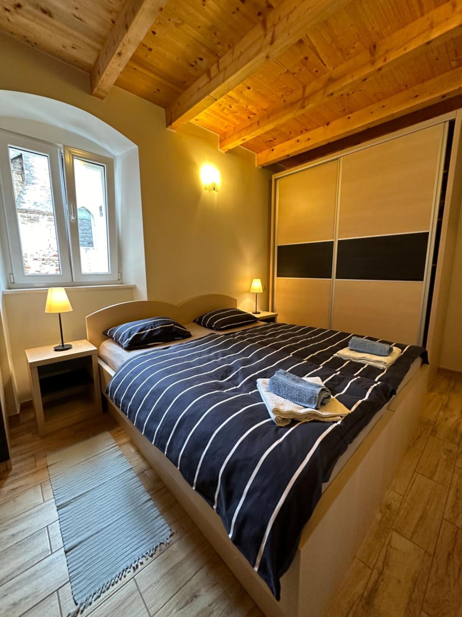 Old Town Apartments Trogir - Free Parking ภายนอก รูปภาพ